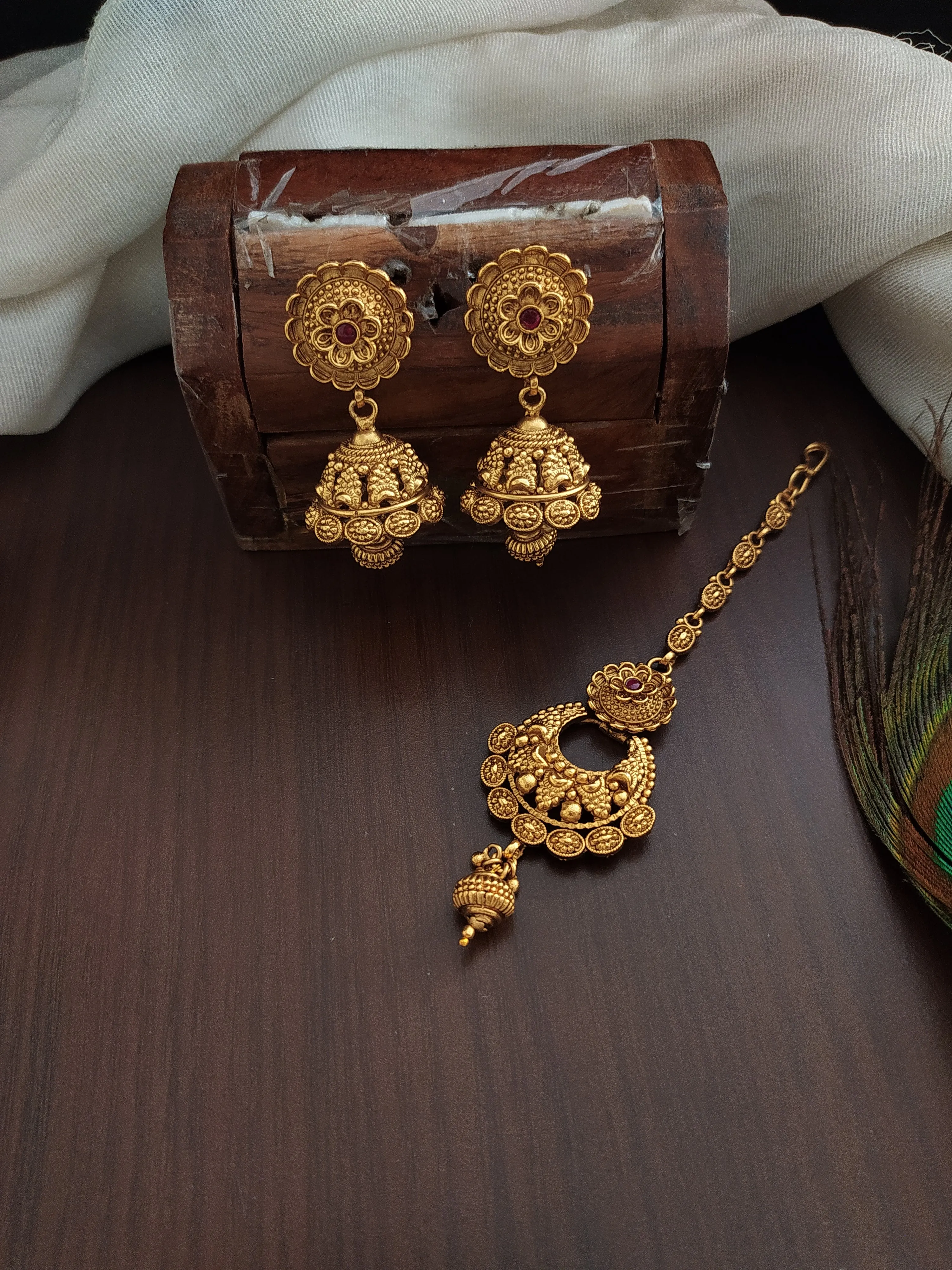 Antique Floral Design Plain Gold Look Choker Set with Jhumki and Tikka