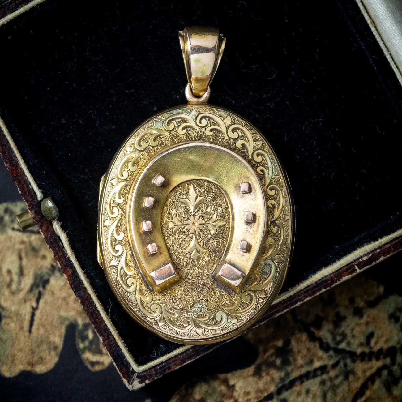 Antique Victorian Horseshoe Locket 18ct Gold With Coloured Photograph