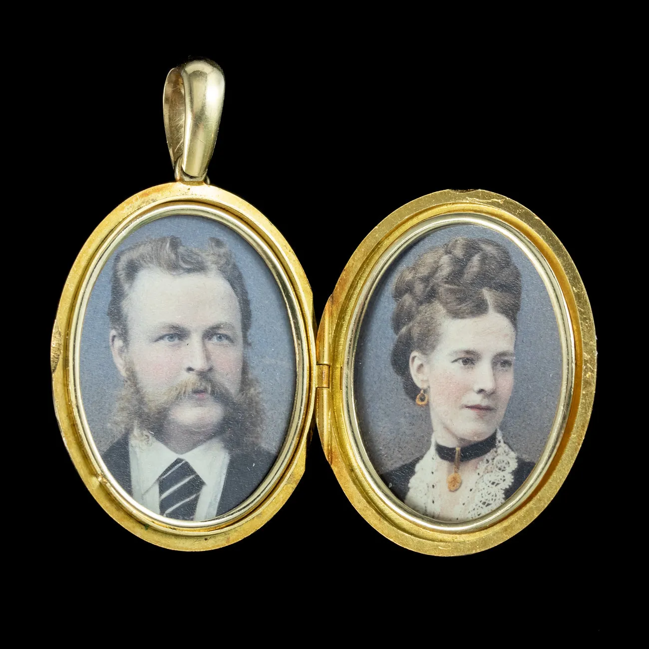 Antique Victorian Locket 18ct Solid Gold With Coloured Photographs