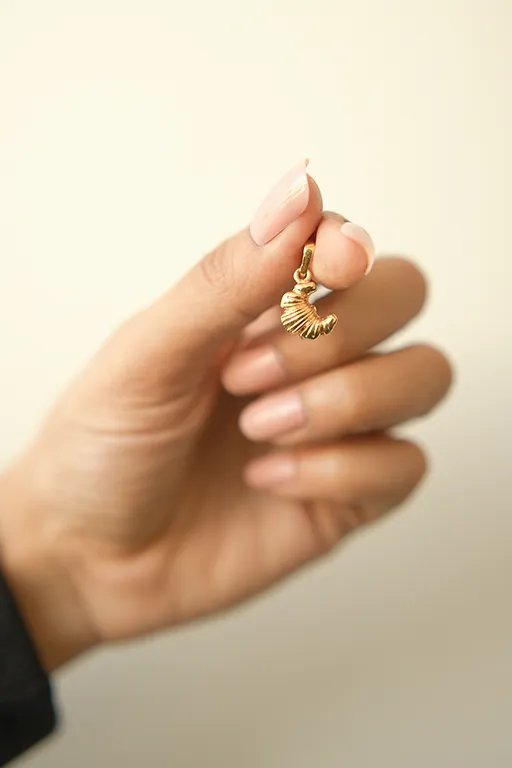 CROISSANT PENDANT