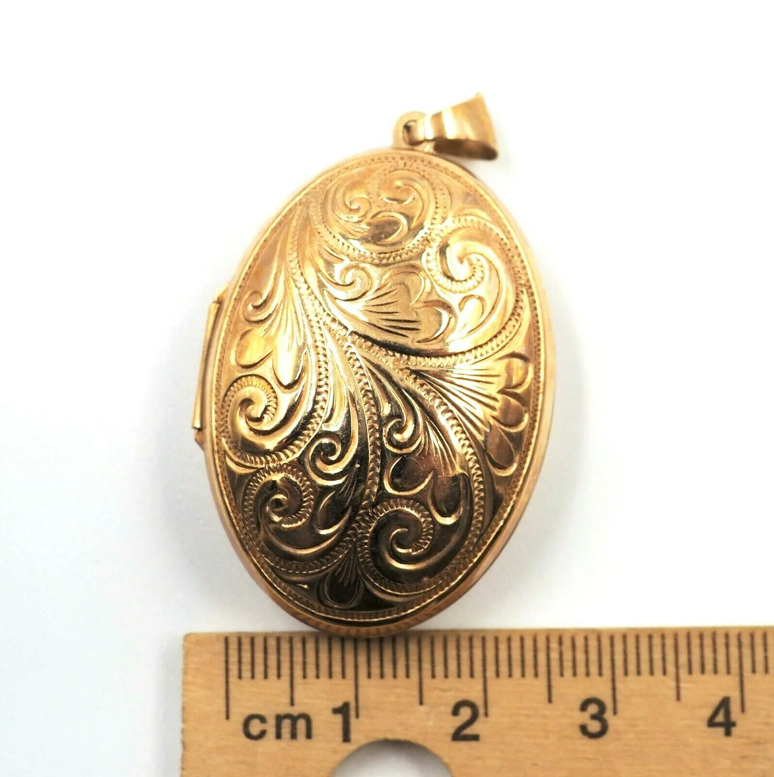 Engraved 9ct Yellow Gold Photo Locket Pendant