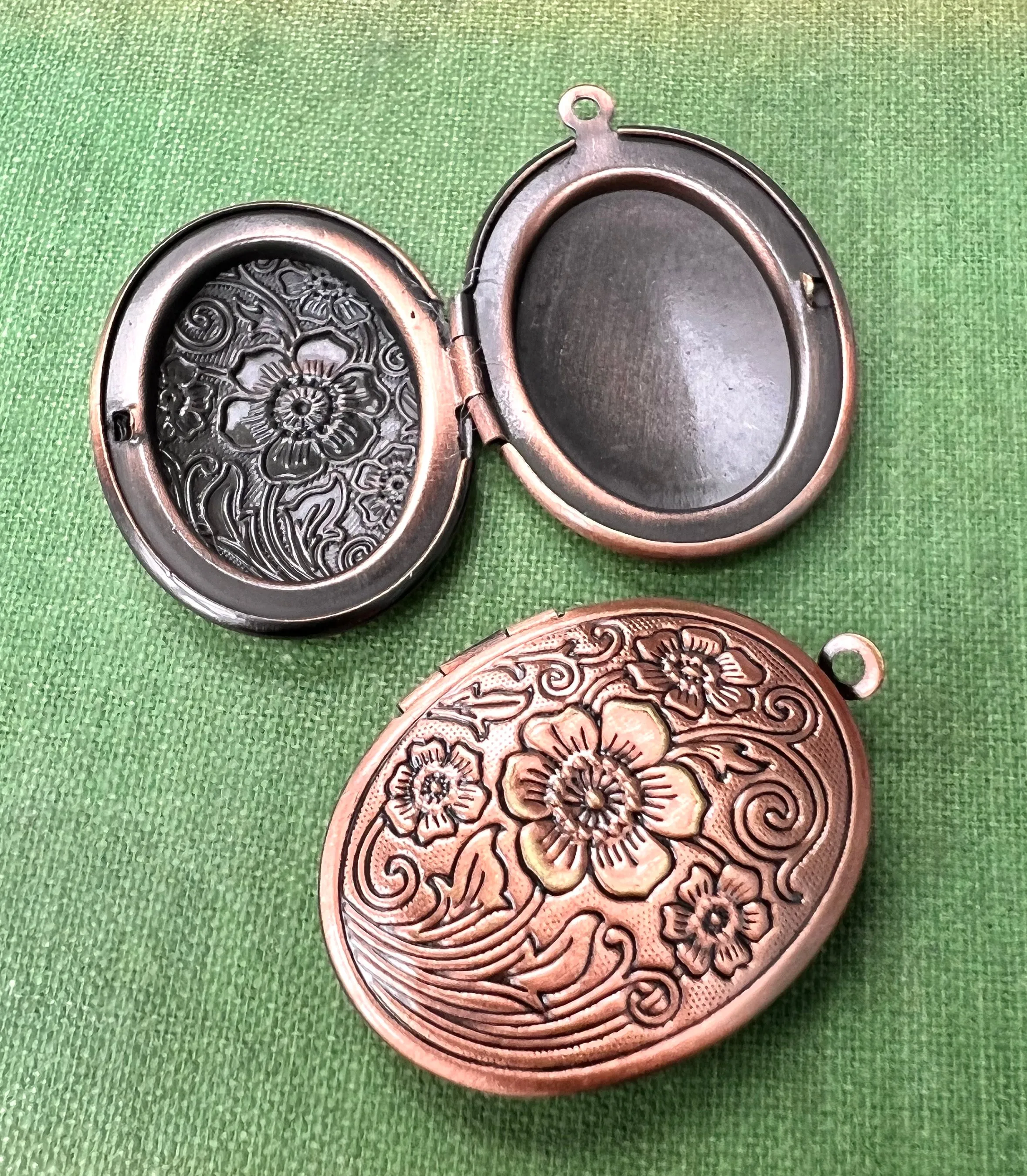 Floral Embossed 3cm Copper Tone Locket