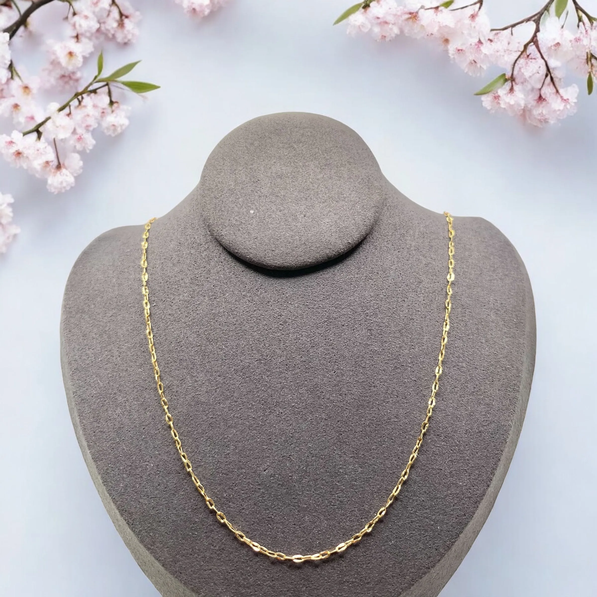 GOLD CHAIN NECKLACE