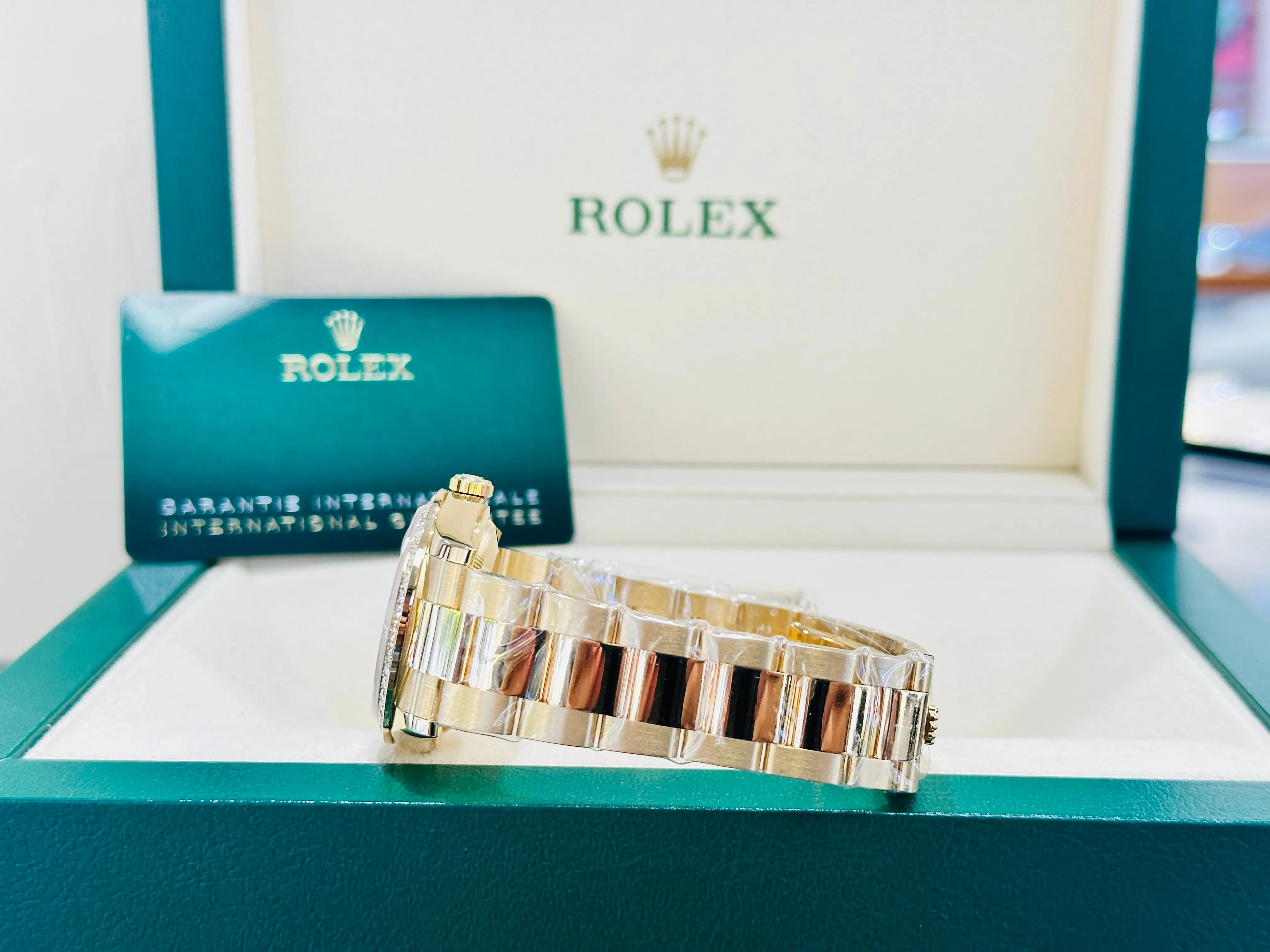 Rolex Day-Date 36 118348 Factory Diamond Bezel Factory Diamond Lavender Jade Carousel Dial  Box & Papers Unworn