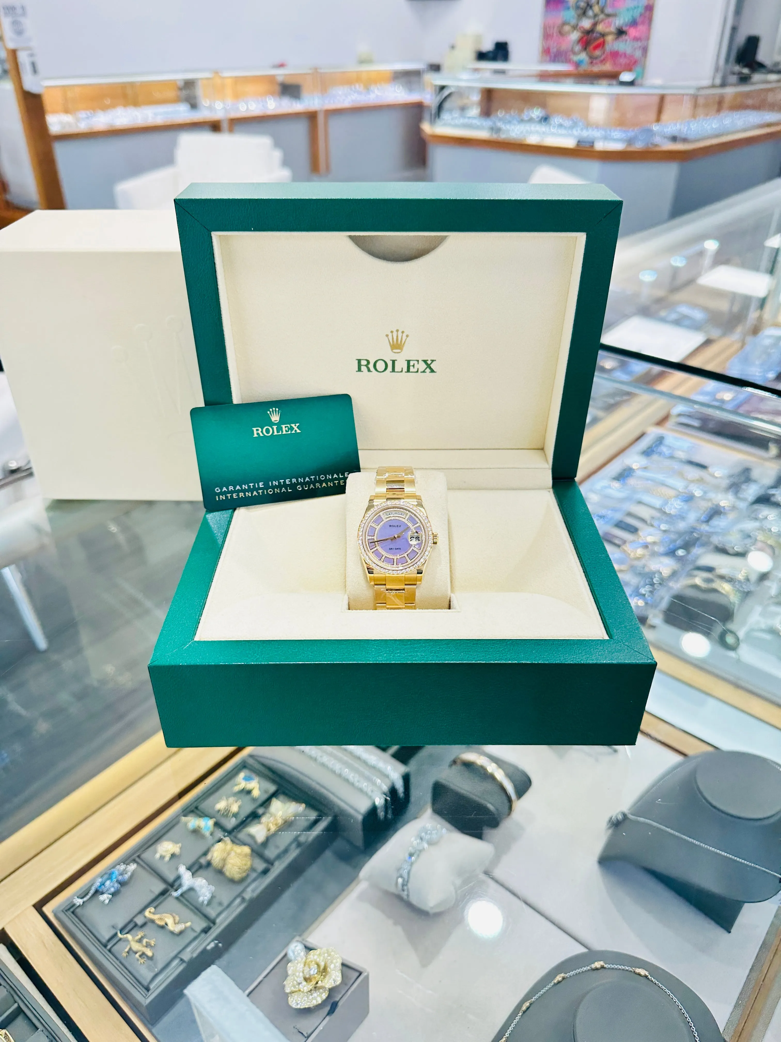 Rolex Day-Date 36 118348 Factory Diamond Bezel Factory Diamond Lavender Jade Carousel Dial  Box & Papers Unworn