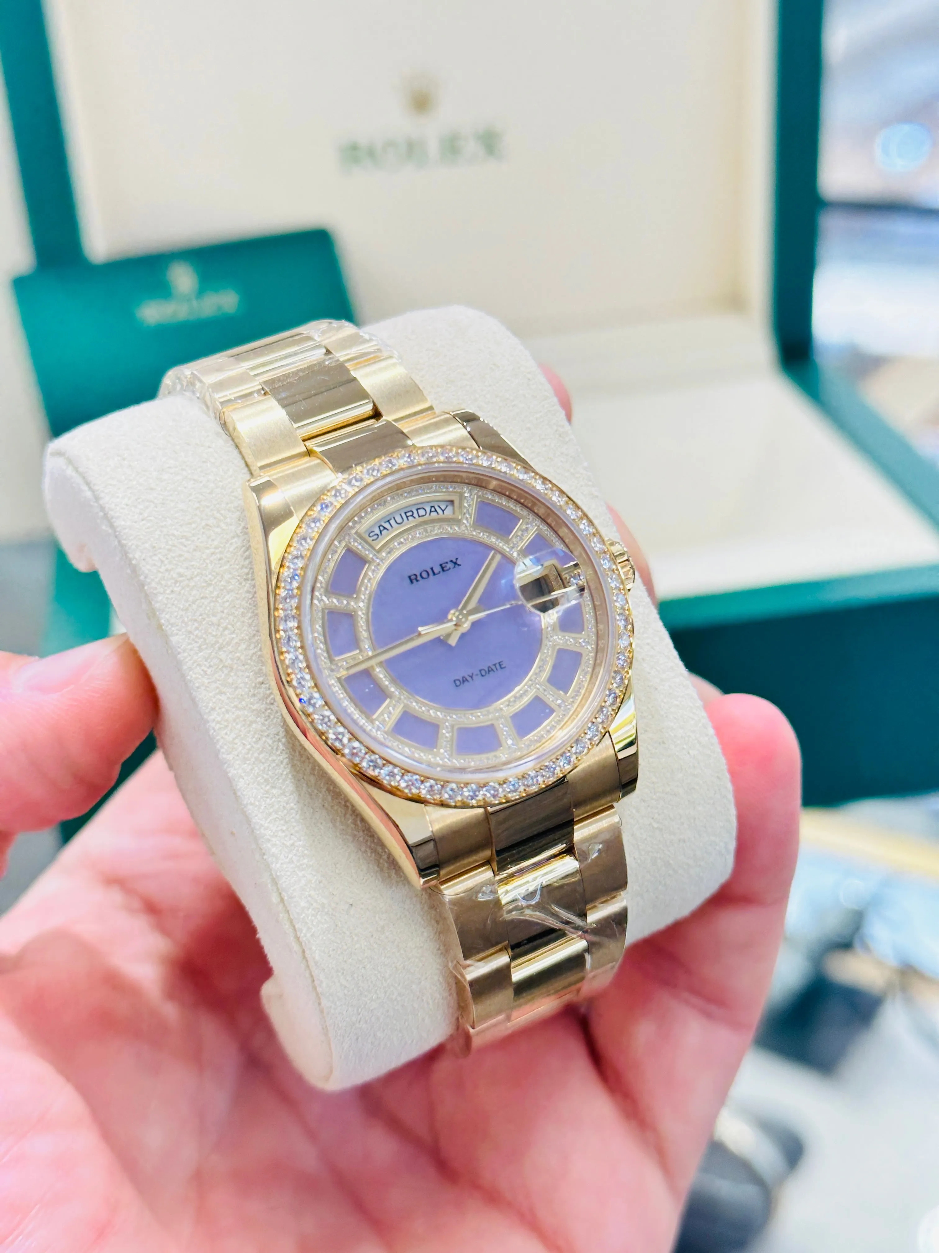 Rolex Day-Date 36 118348 Factory Diamond Bezel Factory Diamond Lavender Jade Carousel Dial  Box & Papers Unworn