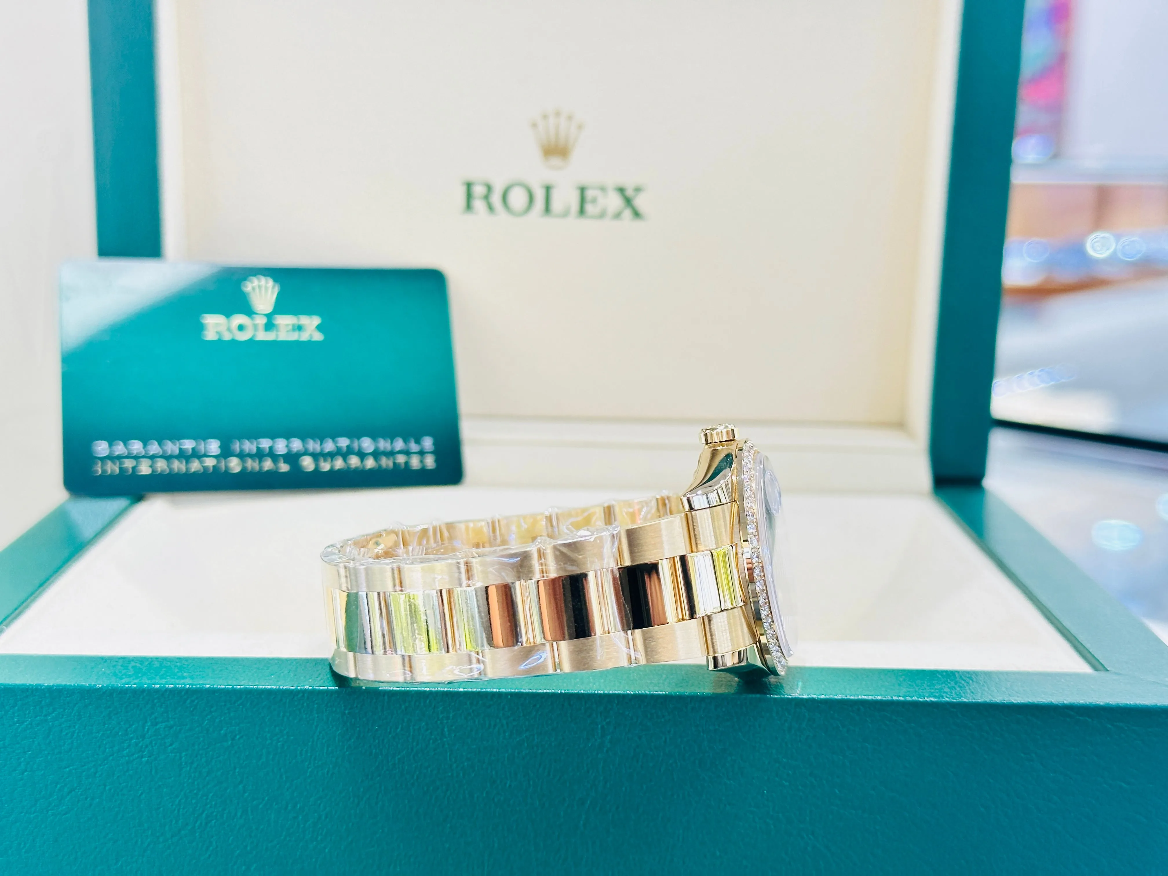 Rolex Day-Date 36 118348 Factory Diamond Bezel Factory Diamond Lavender Jade Carousel Dial  Box & Papers Unworn