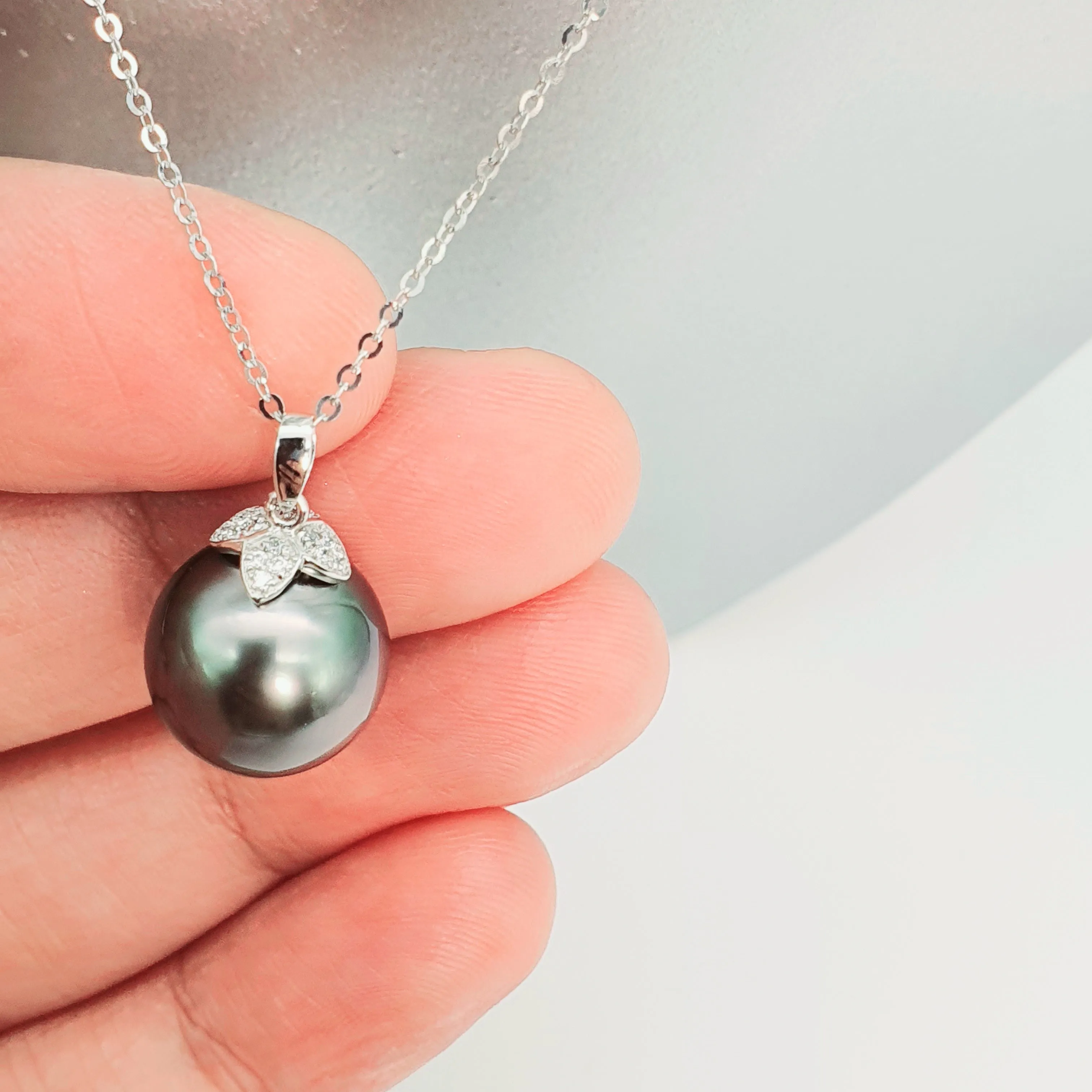 Tahitian Cultured Pearl Pendant   Chain, 18K White Gold