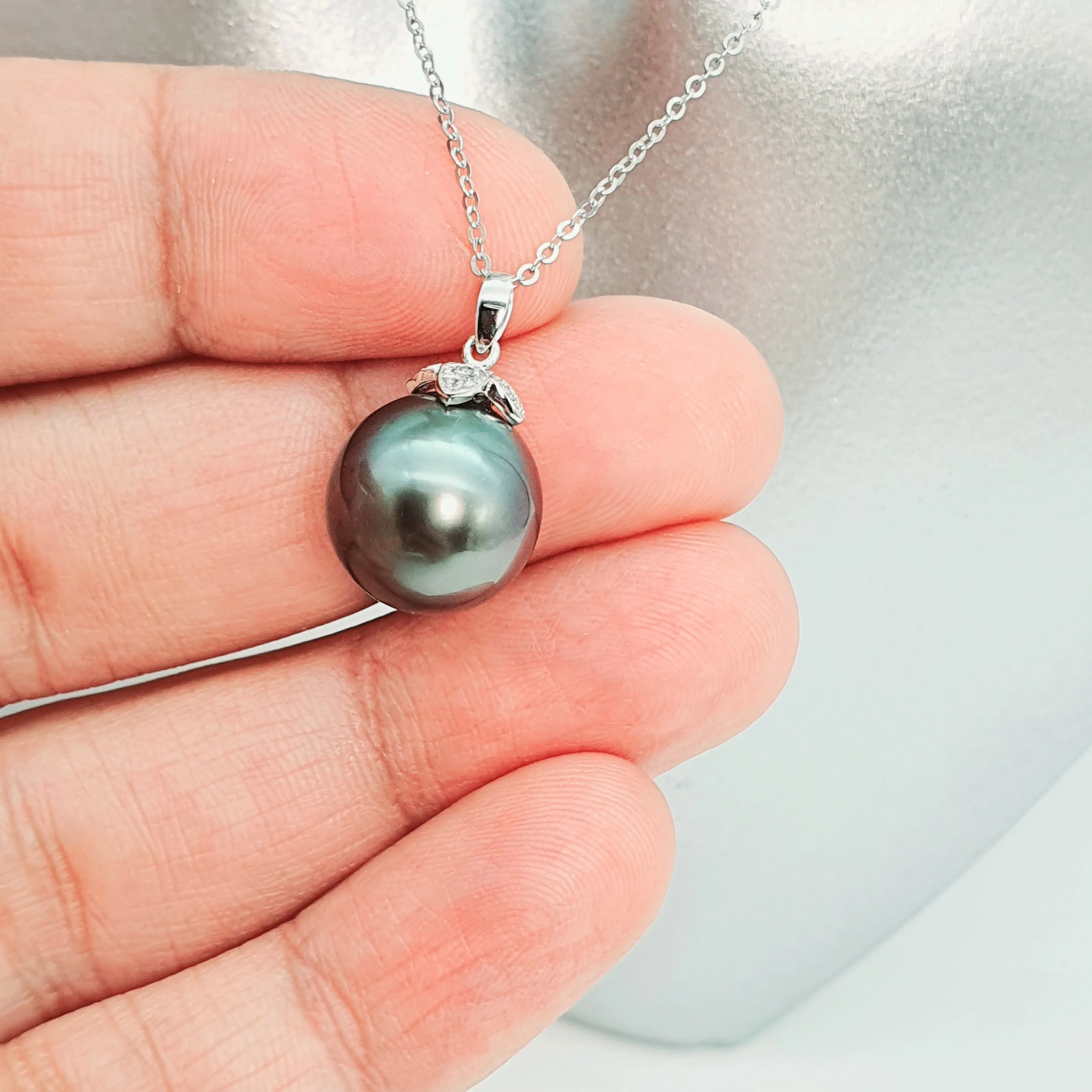 Tahitian Cultured Pearl Pendant   Chain, 18K White Gold