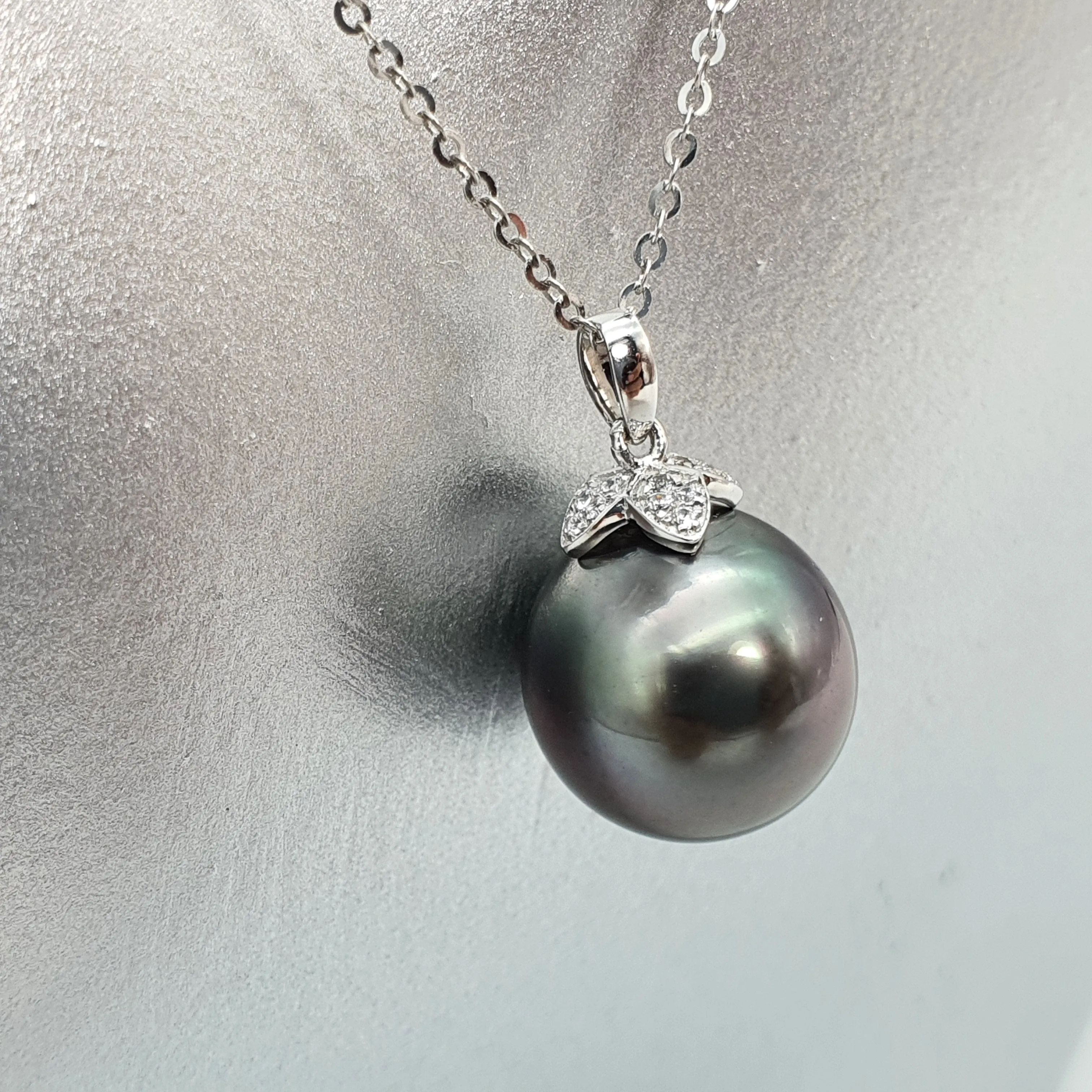 Tahitian Cultured Pearl Pendant   Chain, 18K White Gold