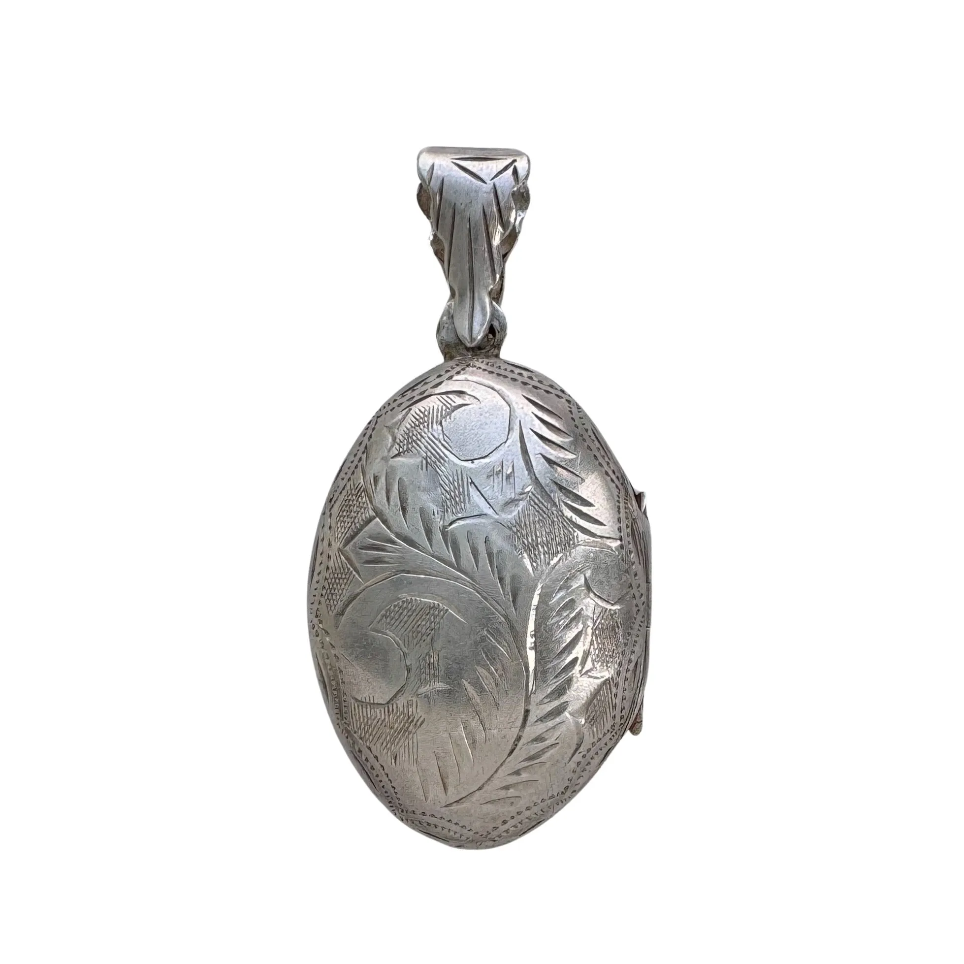 V I N T A G E // swirly memories / sterling silver oval domed locket / a pendant