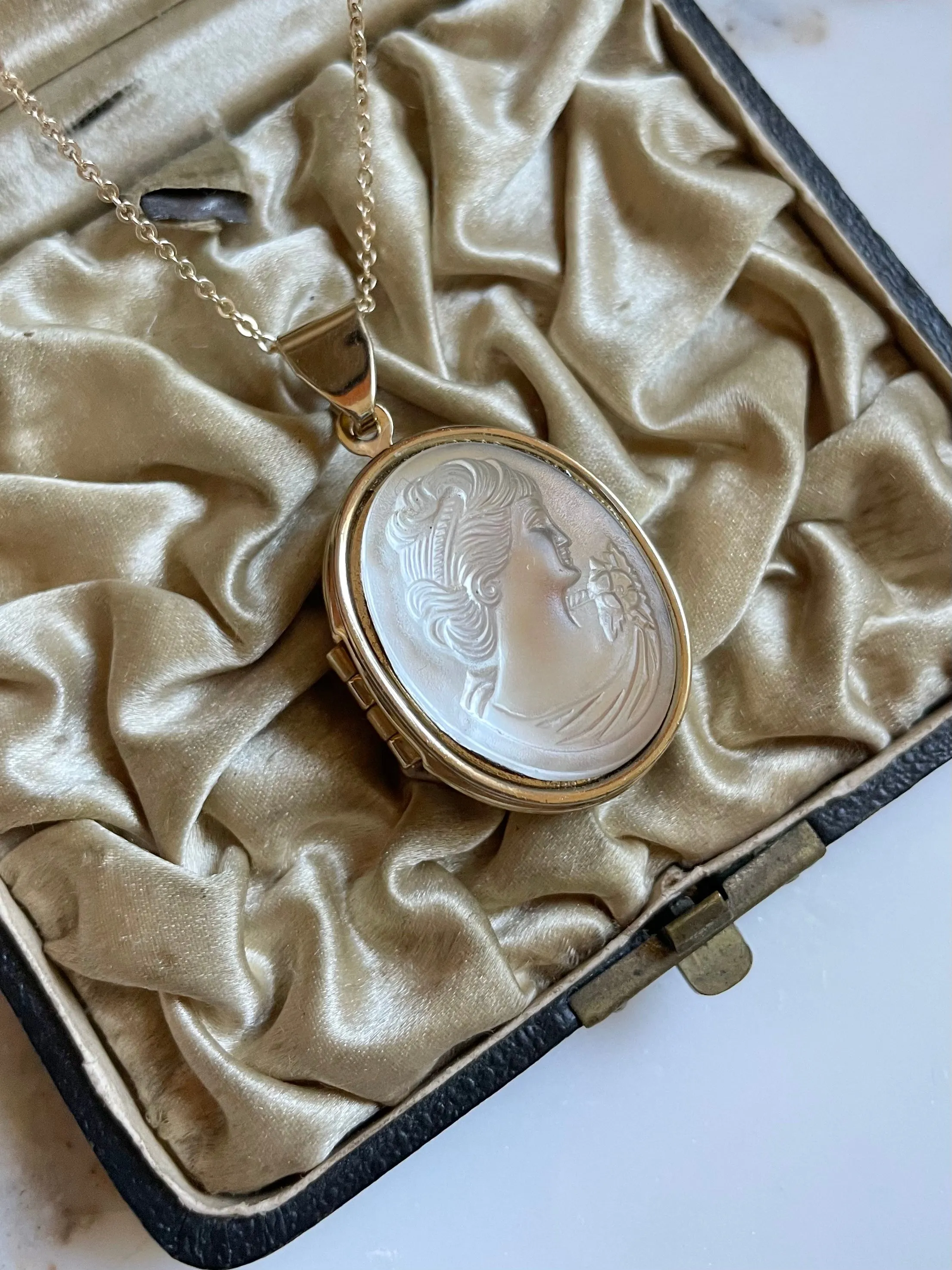 Vintage Glass Cameo Locket